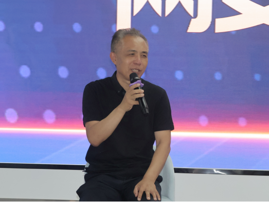 默认情况下,ubuntu会将自动安装的软件快捷方式保存在/usr/share/applications目录下,假如大家要创建桌面快捷方式,只需要右键-复制-桌面 就Ok,如图: 上面的方法是通过系统自动安装软件后实现的,有时候我们自己会从网上下载一些软件手动安装,那么,又该怎样创建软件的桌面快捷方式呢?这里以Eclipse 为例,首先到官网下载Eclipse软件包,直接解压在某个目录下,双击其中的eclipse文件,就可以启动eclipse了,不过假如每次要打开eclipse,都要从安装目录启动,是不是有些麻烦?依照下面的操作,来创建一个桌面快捷方式吧。复制代码代码如下: 2、将文件名修改为eclipse.desktop 3、给文件添加可执行权限 4、将该文件复制到桌面 注:在ubuntu11.04之前的版本中,似乎有更简单的方法来创建桌面快捷方式:右键点击桌面-创建启动器,